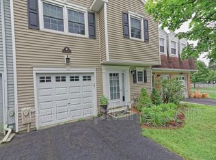 3 Stirrup Dr, East Greenbush, NY 12061