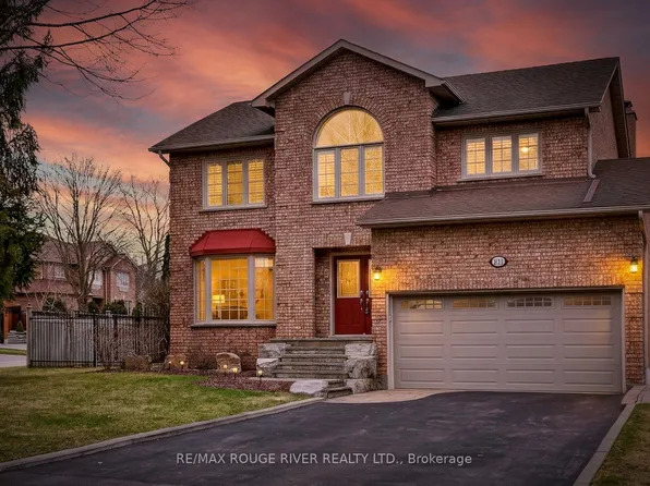 60 Emmett Pl, Whitby, ON L1R 2B4