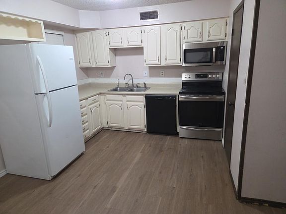2nd image of 1716 Coronado Ave