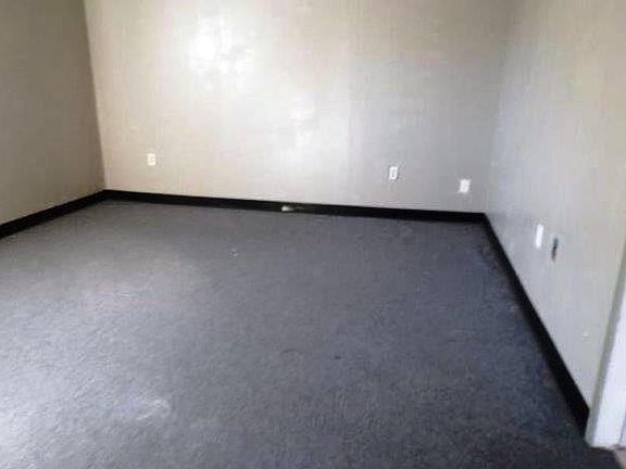 2nd image of 2549 Oak Hollow Dr