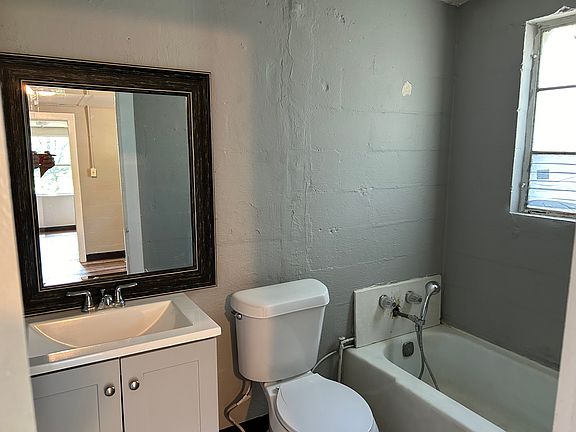 5th image of 424 E Chappell St #1B-1BA-590SQFT