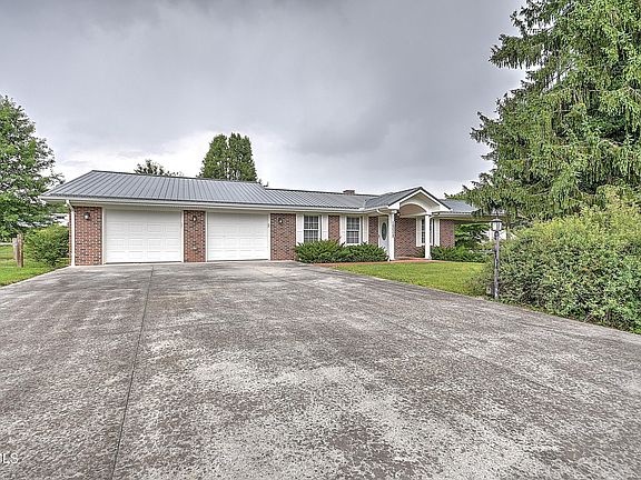 2nd image of 16008 Chantilly Way