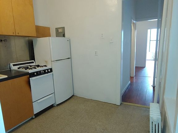 4th image of 554 W 50th St APT 4RW