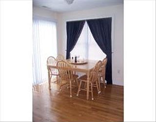 4th image of 32 Farrwood Pl