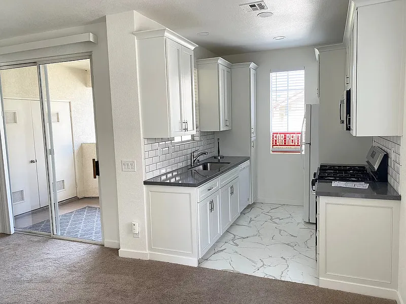 2 bed, 2.0 bath, 908 sqft, $1,990 — Photo 4