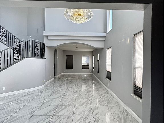 3rd image of 5969 Vizzi Ct