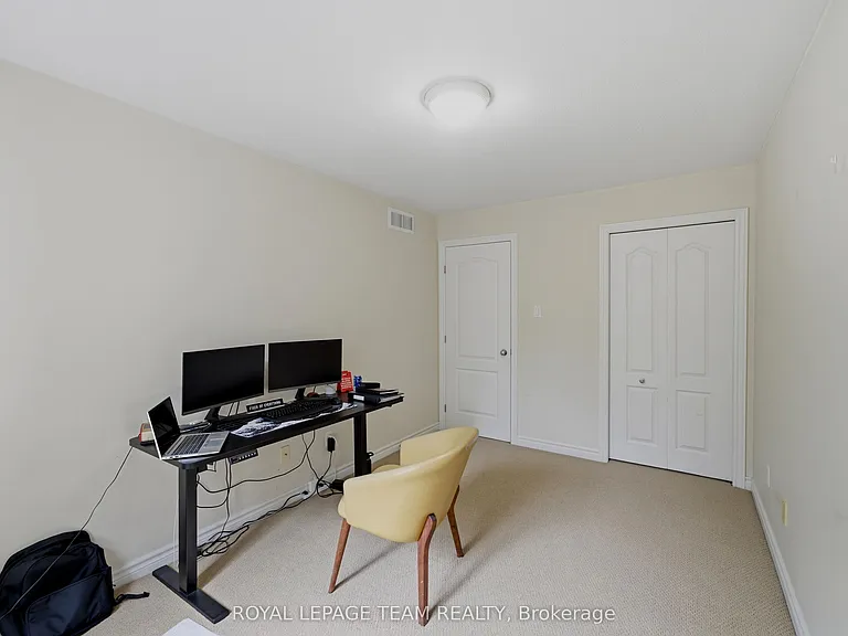 216 Horseshoe Cres — Photo 44