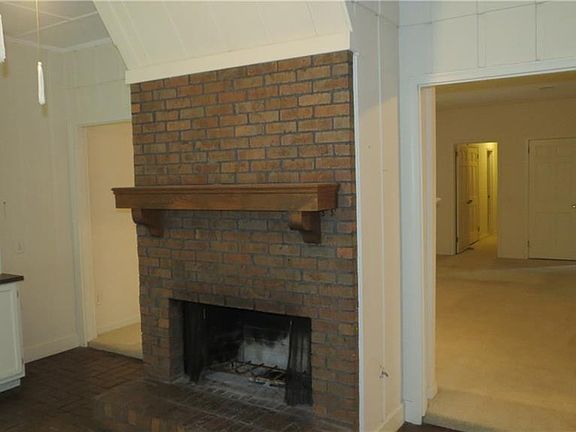 4th image of 3156 Malone Dr