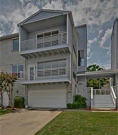 2nd image of 702 Oakbrook Dr
