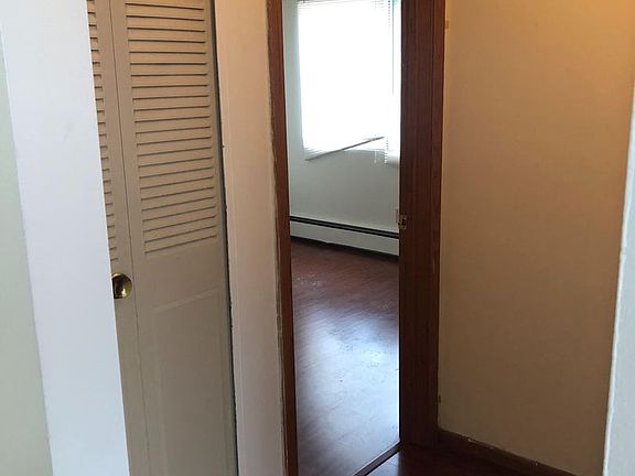 5th image of 720 6th Ave SE #101