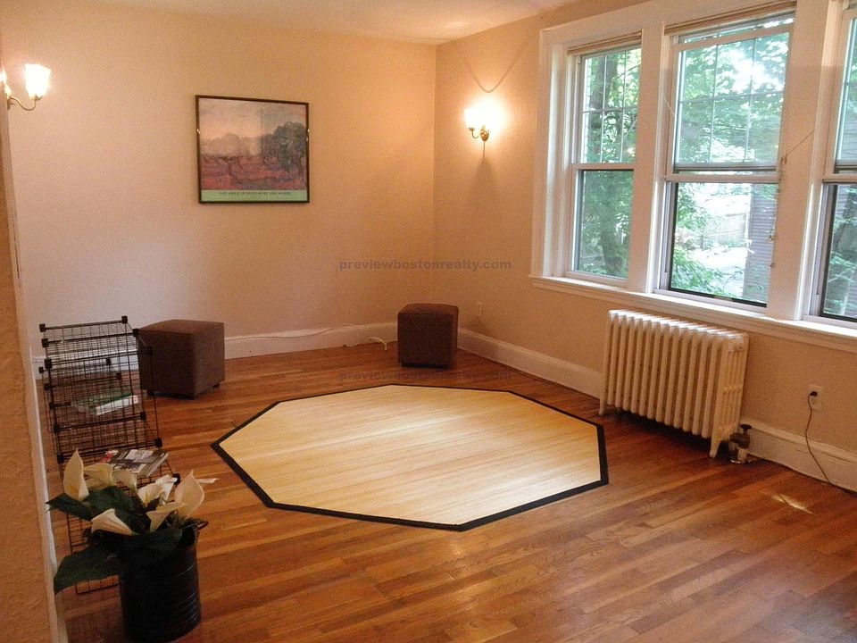 2nd image of 114 Strathmore Rd #Qt205