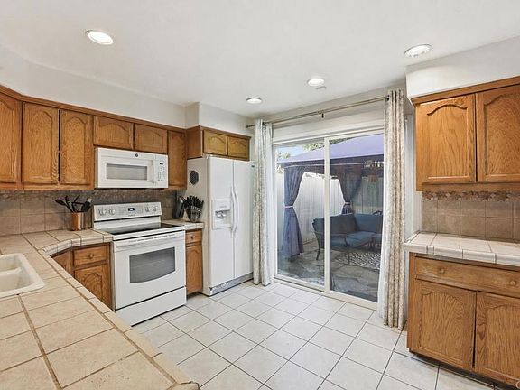 5th image of 447 Ridgeway Ct