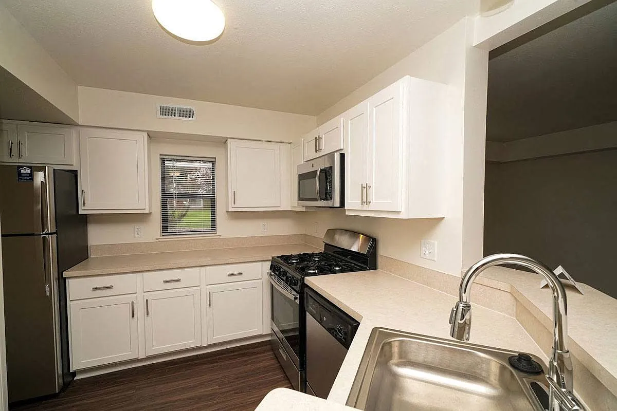 Arbor Lakes Apartments — Photo 4