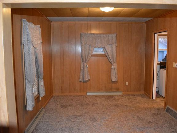 5th image of 831 Orchard Ave NW