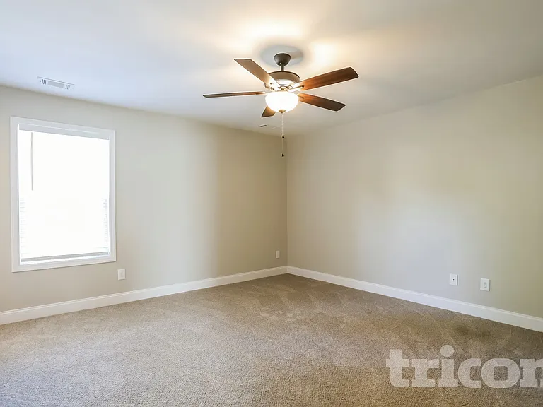 209 Hampton Oaks Cir — Photo 12