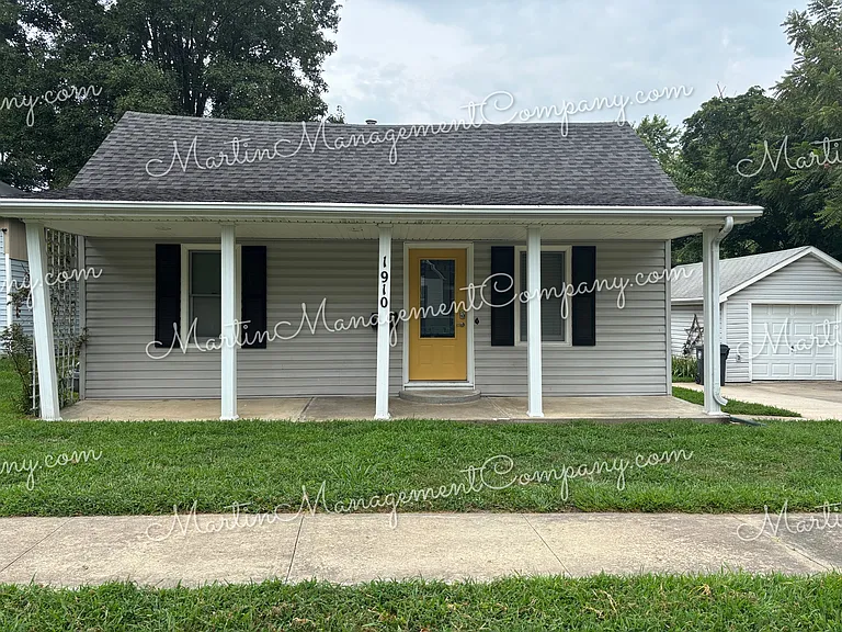 1910 S Quincy Ave — Photo 1