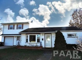902 Coolidge Ave, Pekin, IL 61554