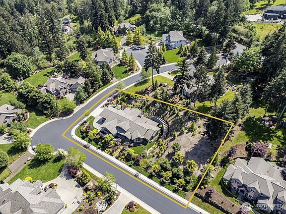 4th image of 616 Hyak Way