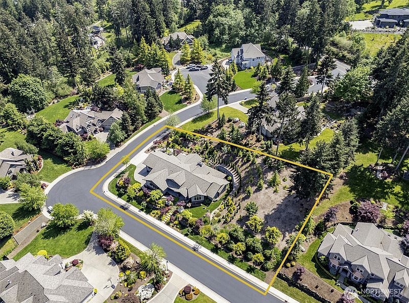 4th image of 616 Hyak Way