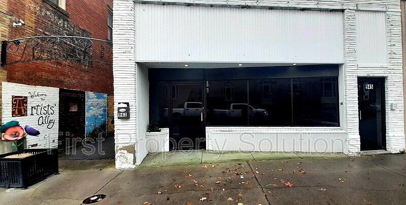 2nd image of 943 Mercer St