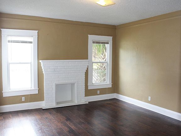 4th image of 3209 E 26th Ave