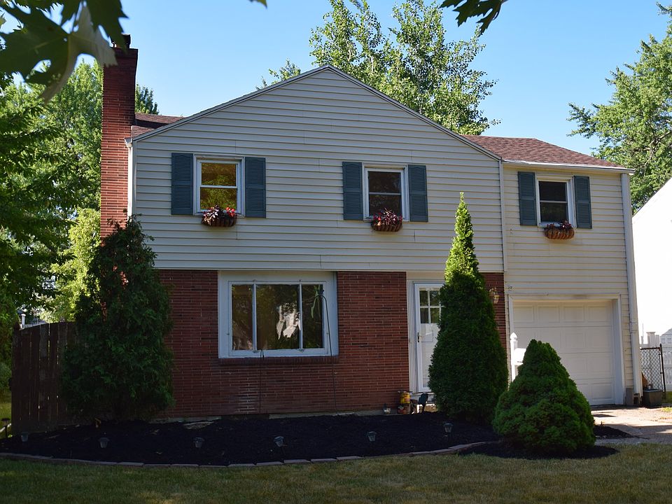 1st image of 90 Mona Dr
