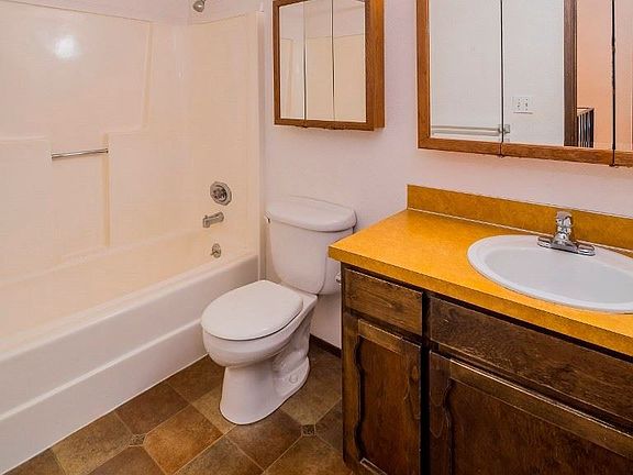 4th image of 5327 Glenwood Ave APT B