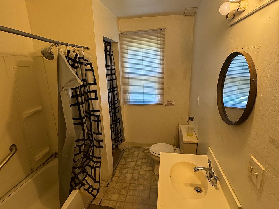 2nd image of 4606 Ward St #4