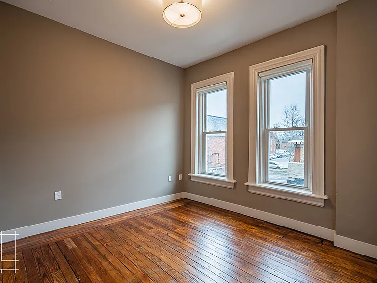 245 King Ave — Photo 18