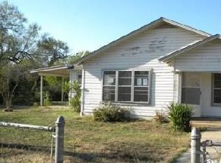 515 Broadway St, Jourdanton, TX 78026