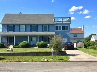19 Edwards Dr, Shirley, NY 11967