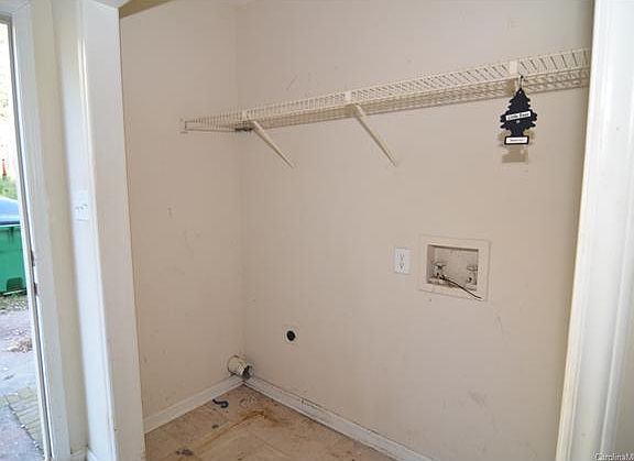 4th image of 8105 Meadowdale Ln