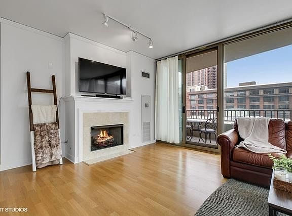 4th image of 200 N Jefferson St APT 606