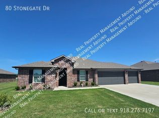 80 Stonegate Dr, Pryor, OK 74361