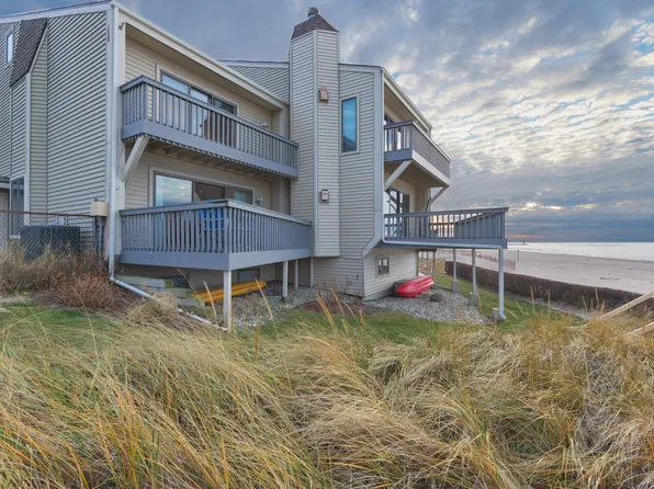 69 N Shore Dr APT 3, South Haven, MI 49090