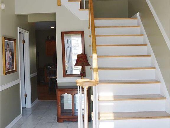 3rd image of 7 Mosall Dr