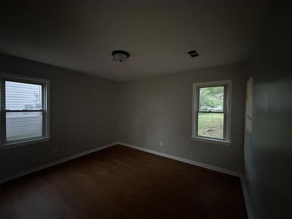 5th image of 3948 E 186th St