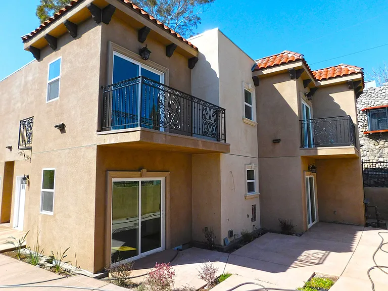 10211-10215 Tujunga Canyon Blvd — Photo 5