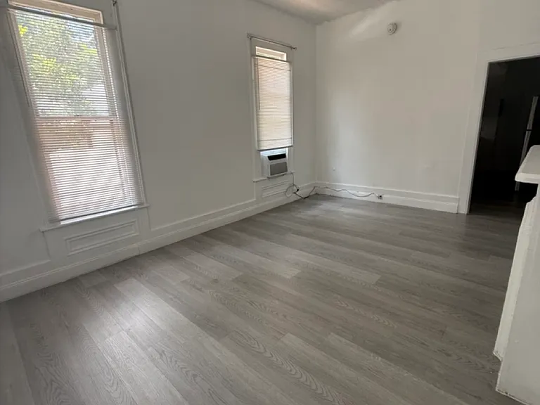 205 S Grove St #4 — Photo 2