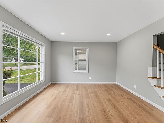5th image of 1004 Woodview Rd