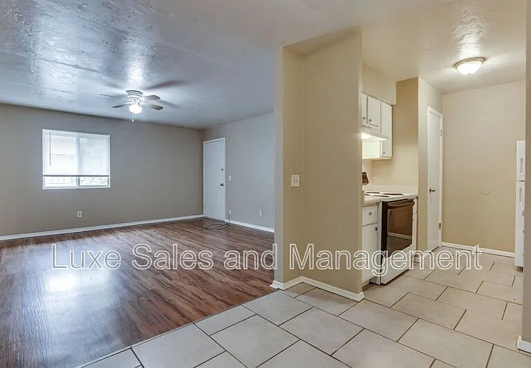 6026 Nw Expy #C — Photo 12