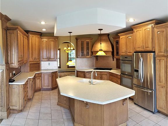 3rd image of 101 Long Vista Ln