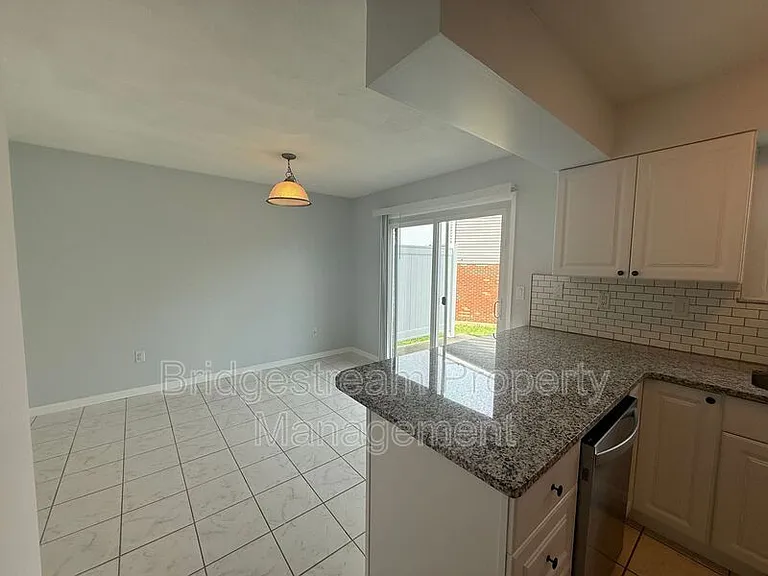 3851 Hillsboro Dr — Photo 10