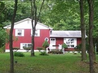 96 Travis Rd, Hyde Park, NY 12538