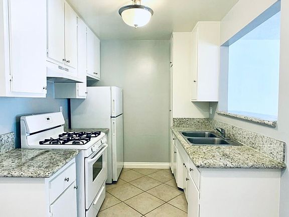 4th image of 11510 Iowa Ave #9915633