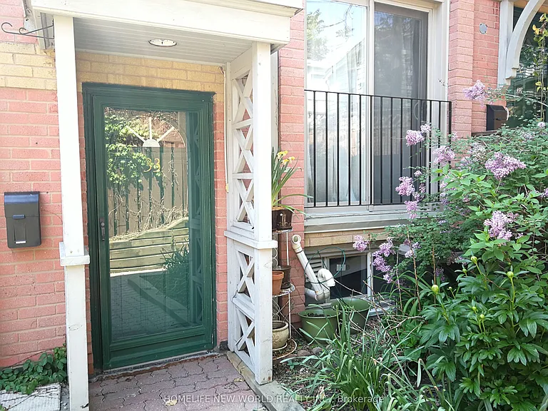 325 Jarvis St #33 — Photo 4