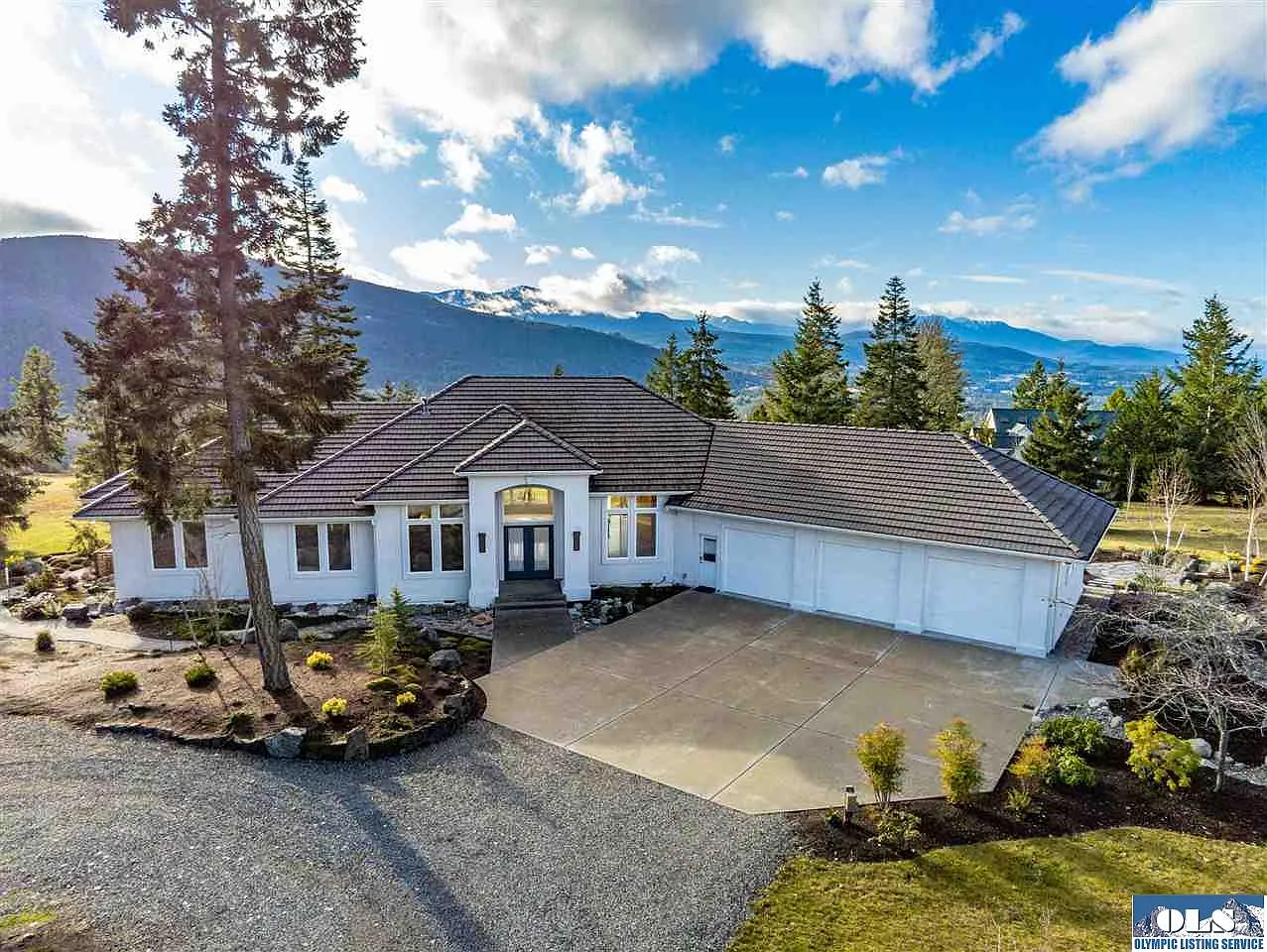 332 Carriage Dr photo 1