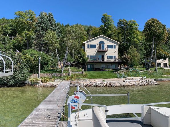 6104 Lake Leelanau Dr