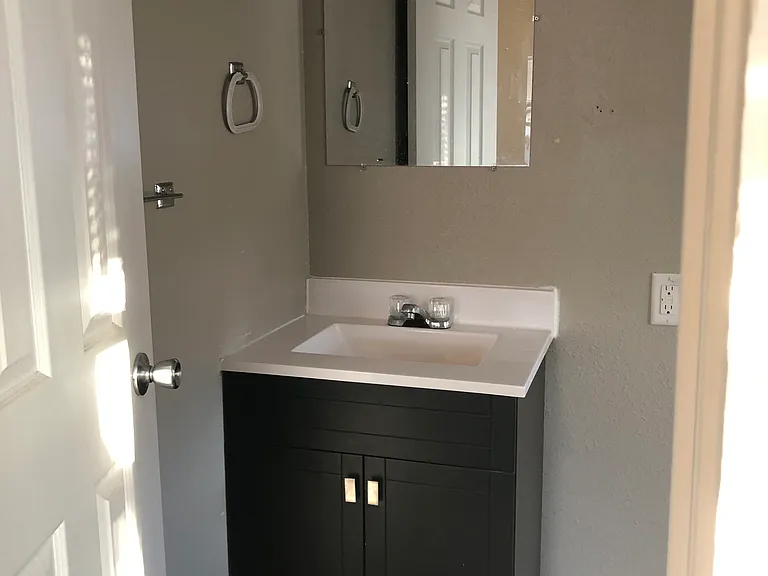 702 S Duluth Ave #3 — Photo 3