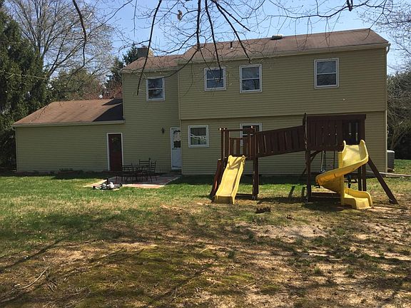 2nd image of 837 Meadowview Dr